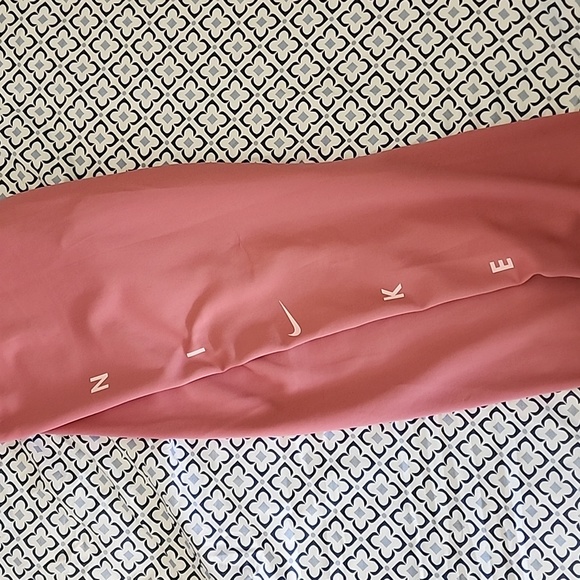 Nike Dry Fit Leggings - Picture 2 of 7